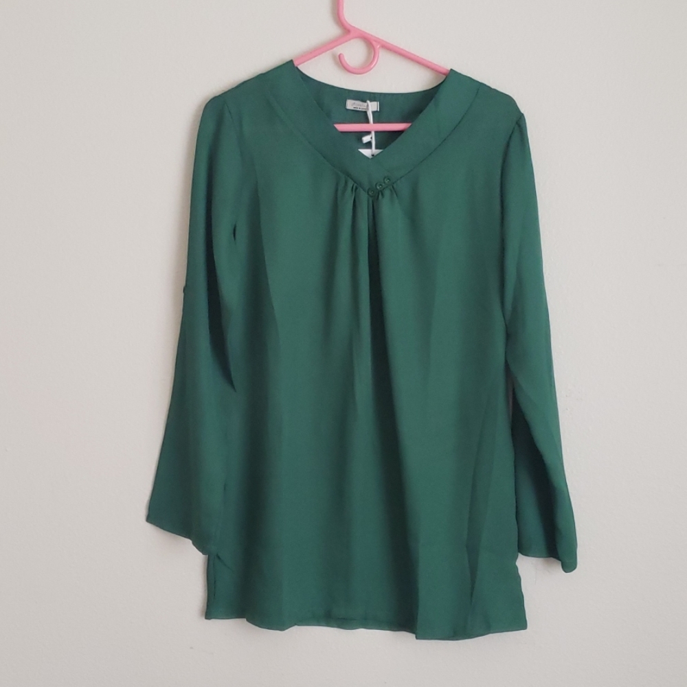 Long sleeve green blouse